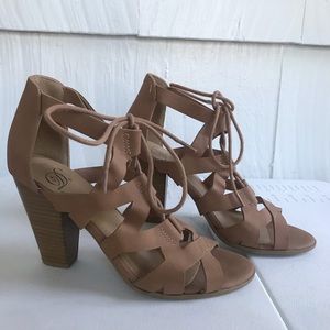 Size 6 tan heeled sandals